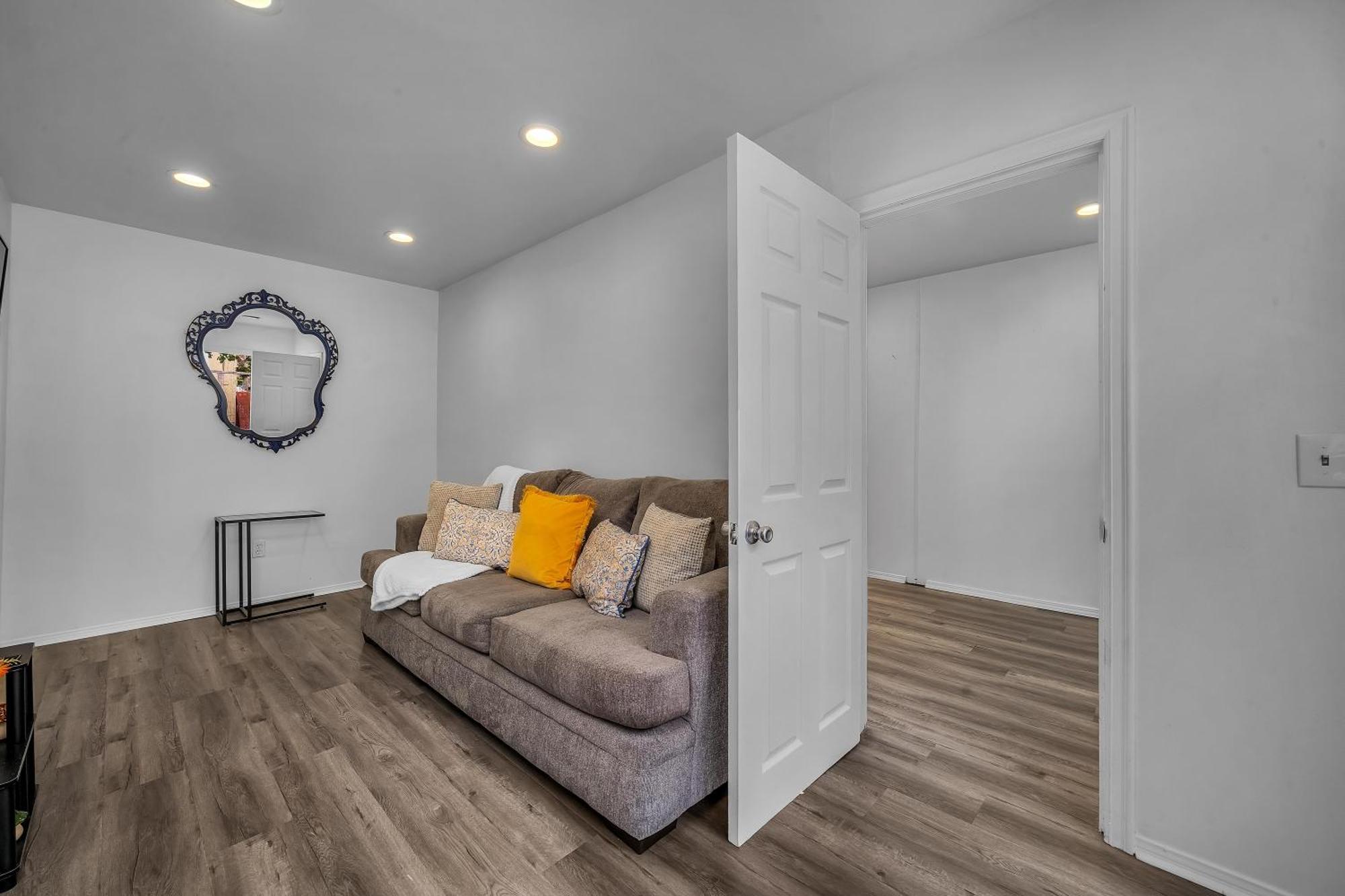 Cozy 1-bedroom With Outdoor Seating Area Close To West Hollywood Appartement