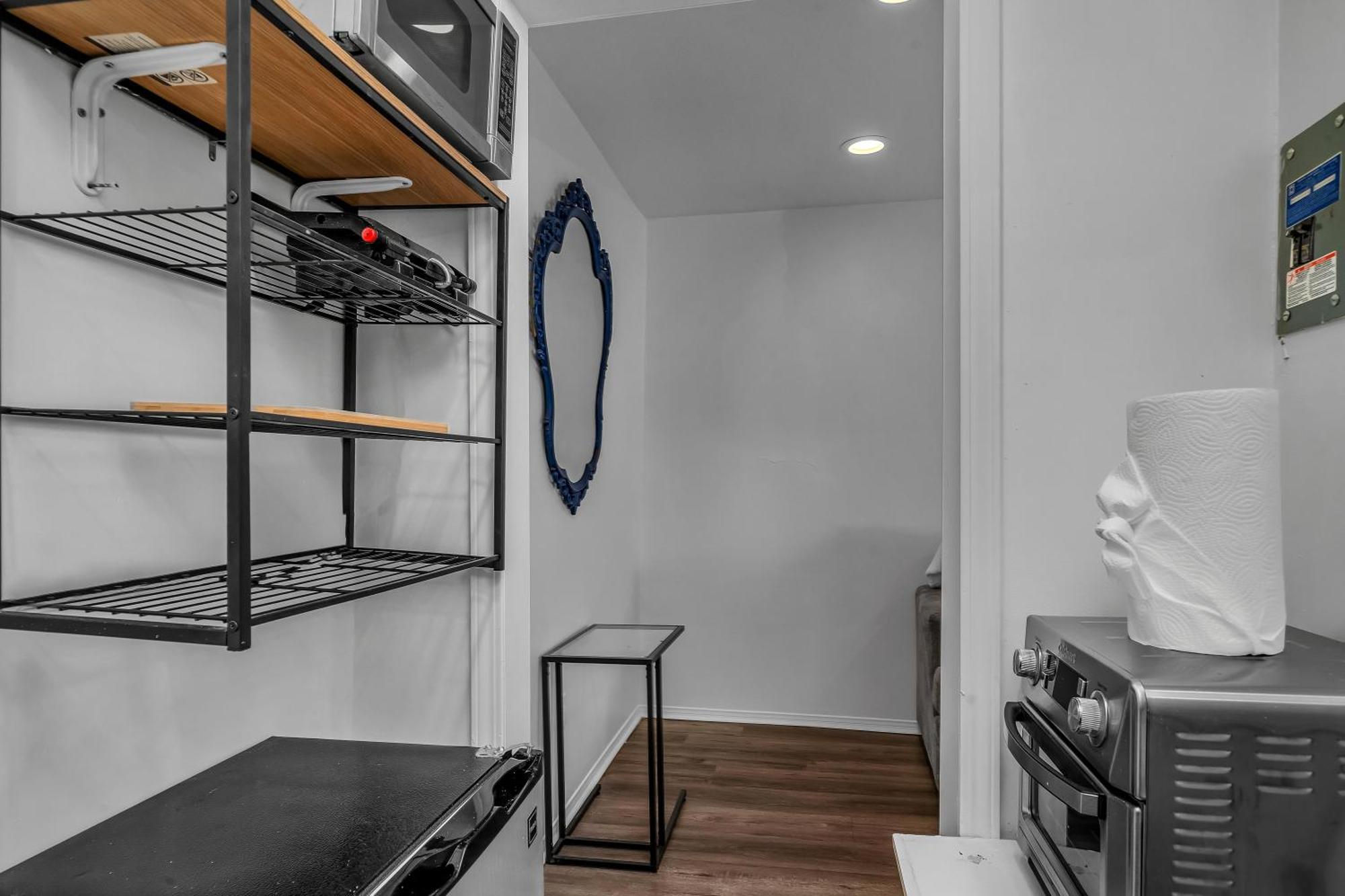 Cozy 1-bedroom With Outdoor Seating Area Close To West Hollywood *
